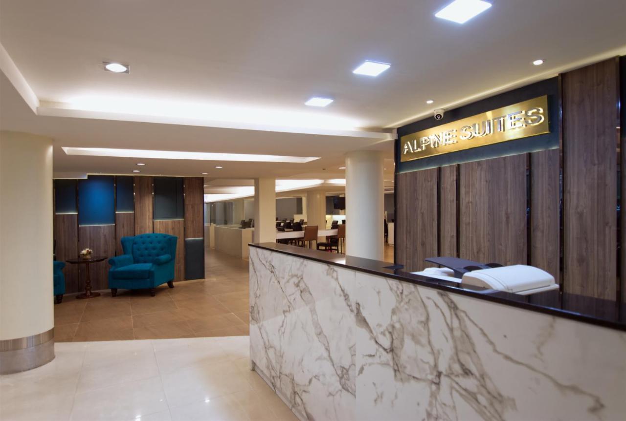 Grand Alpine Hotel Бангкок Экстерьер фото